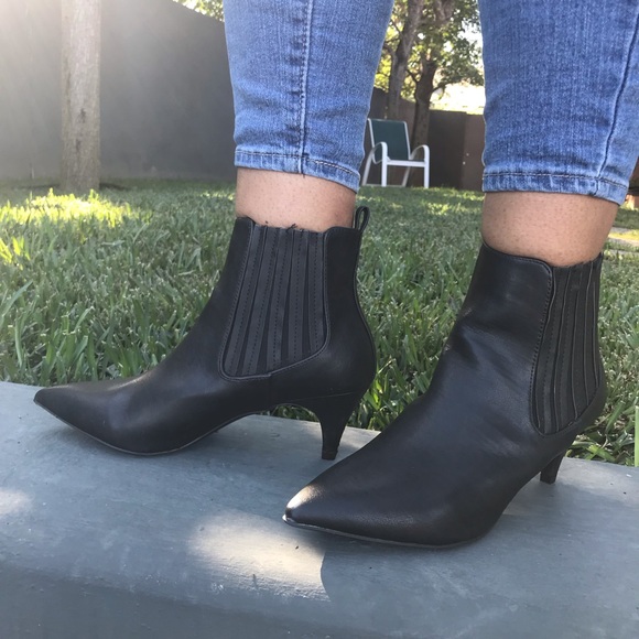 New Small cute Heel Bootie size 7 left - Picture 7 of 7